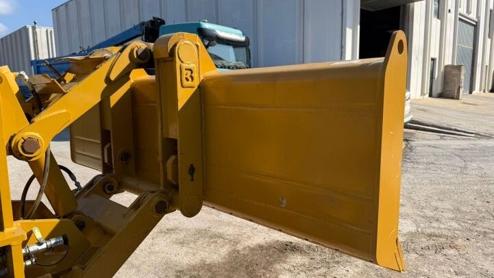 - FULLA DAVANTERA PER A MOTONIVELADORA